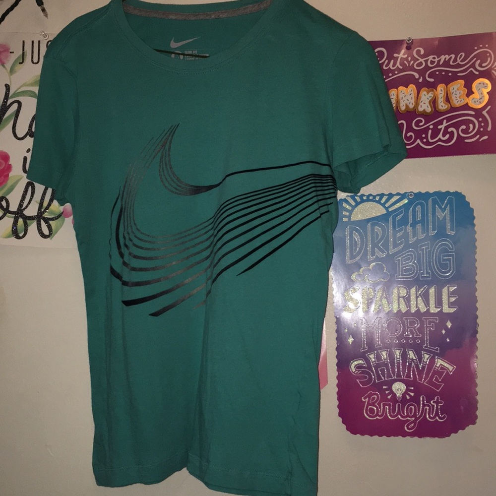 Nike tee